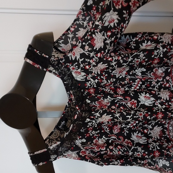 by & by Tops - Black w/ White & Red Floral w/ Lace Accent and Bell Sleeves Size L